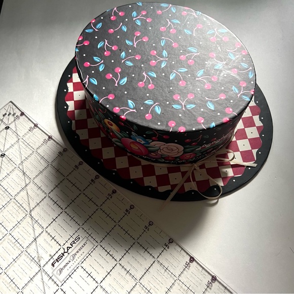 Vintage Mary Engelbreit 2000 Black Cherries Hat Box Decor - Picture 5 of 5